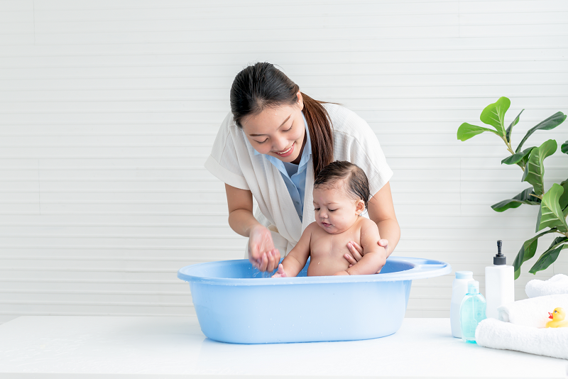 Tips for bathing your baby: How to choose a product that is safe for sensitive skin 02