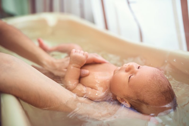 Tips for bathing your baby: How to choose a product that is safe for sensitive skin 03