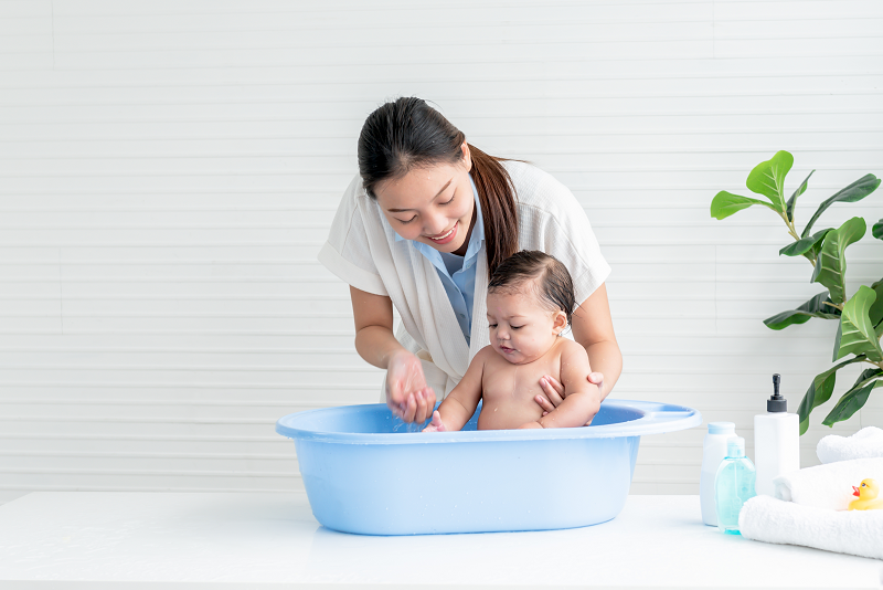 เคล็ดลับอาบน้ำลูกทารก เลือกใช้อย่างไรให้ปลอดภัยกับผิวบอบบาง 02